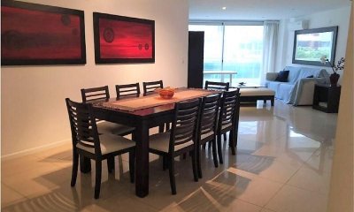 Apartamento de 3 dormitorios en venta en Punta del Este.