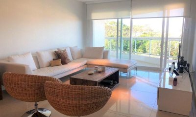 Apartamento en venta de 2 dormitorios en Torre Aquarela, Punta del Este.