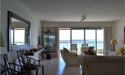 Venta de Apartamento 3 DORMITORIOS en Playa Mansa, Punta del Este 