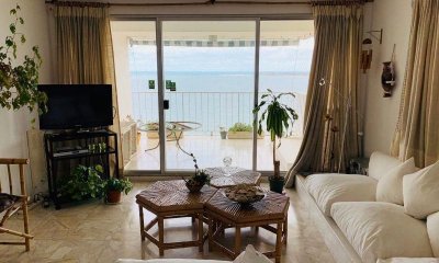 Apartamento de 2 dormitorios en venta en edificio Tamanaco Mansa, Punta del Este.