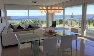 Apartamento en venta de 3 dormitorios en torre Aquarela, Punta del Este.