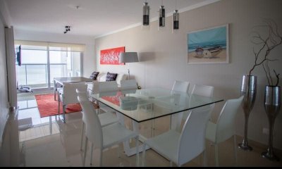 Apartamento en venta de 2 dormitorios en Miami Boulevard, Punta del Este.