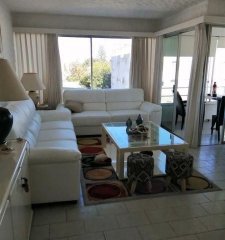 Apartamento de 3 dormitorios en venta en Península, Punta del Este.
