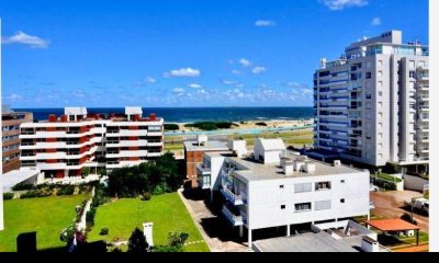 Apartamento en venta de 2 dormitorios en Icon Brava Tower, Punta del Este.