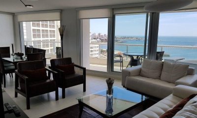 Apartamento en venta de 3 dormitorios en Punta del Este.