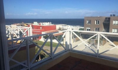 Apartamento en venta de 2 dormitorios en Punta del Este.