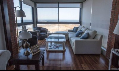 Apartamento en venta de 3 dormitorios en Punta del Este.