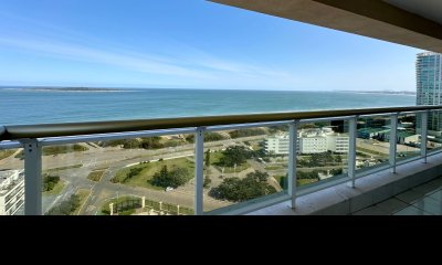 Apartamento en venta en Le Jardin de 3 dormitorios en suite en Mansa, Punta del Este.