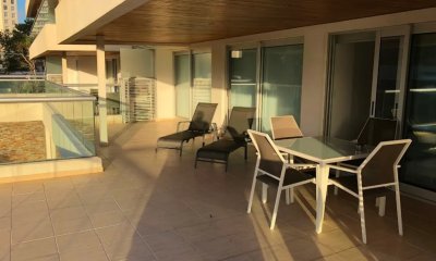 Apartamento de 2 dormitorios en venta en Icon Tower, Punta del Este
