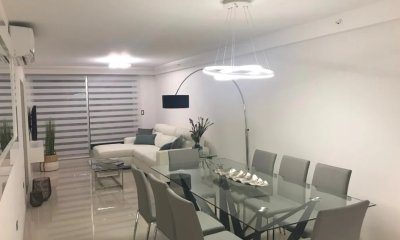 Apartamento de 2 dormitorios en venta en Look Tower, Punta del Este.