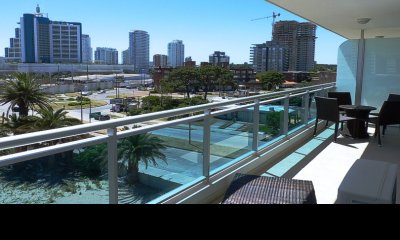 Apartamento en venta de 2 dormitorios en Punta del Este.