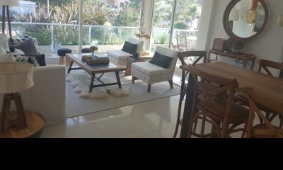 Apartamento de 2 dormitorios en venta en Parc Du Soleil, Punta del Este.