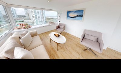 Apartamento en venta de 3 dormitorios en Punta del Este.