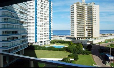 Apartamento en venta de 2 dormitorios en Ocean Tower, Punta del Este.