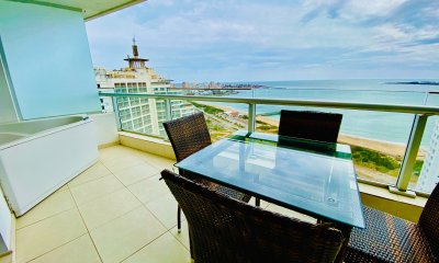 DEPARTAMENTO DE 2 DORMITORIOS EN SEASON TOWER, PUNTA DEL ESTE