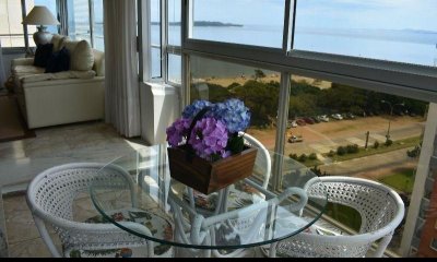 Apartamento en venta de 2 dormitorios en Mansa, Punta del Este.