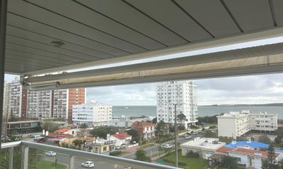 Departamento en venta de 2 Dormitorios En Edificio Art Boulevard, Punta del Este