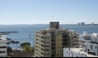 Departamento en Venta de 2 Dormitorios en Torre Van Gogh, Punta del Este