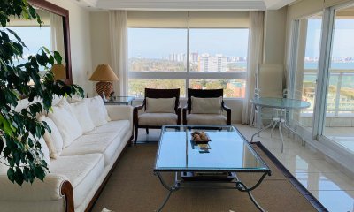Apartamento en venta de 3 dormitorios en Le Jardin, Punta del Este.