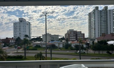 Departamento en Venta de 2 Dormitorios en Art Boulevard, Punta del Este