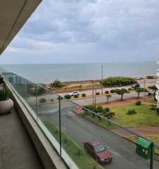 Apartamento en venta de 3 dormitorios en Punta del Este.