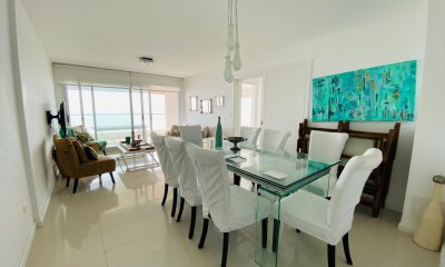 Apartamento en venta en piso alto Icon Brava Tower, Punta del Este.
