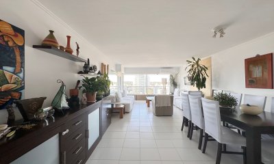 Apartamento de 4 Dormitorios en venta en Ocean Tower, Punta del Este.