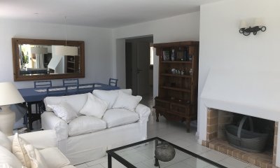 Apartamento en venta de 2 dormitorios y dependencia en Pinares, Punta del Este.
