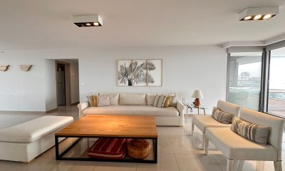 Apartamento en venta de 3 dormitorios en Edificio Onix, Punta del Este.