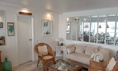 Departamento en Venta de 2 Dormitorios en Edificio Fontemar, Punta del Este