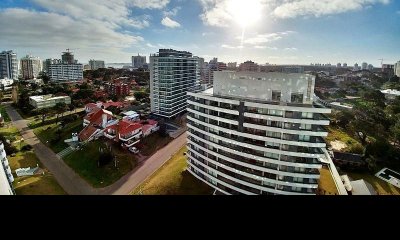 Apartamento en venta en Icon Brava Tower, Punta del Este.