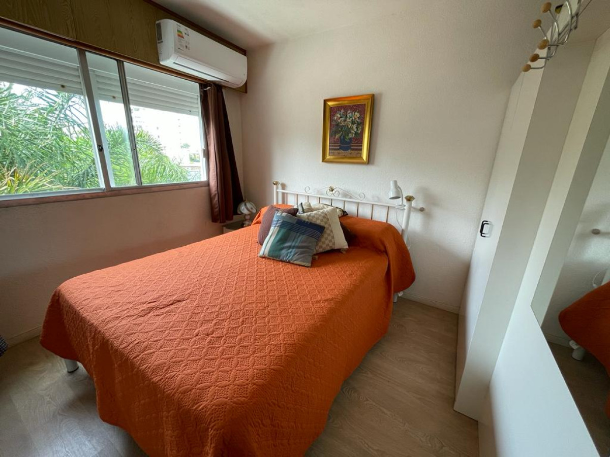 Monoambiente en venta en Edificio Luna de Mar, Punta del Este. 