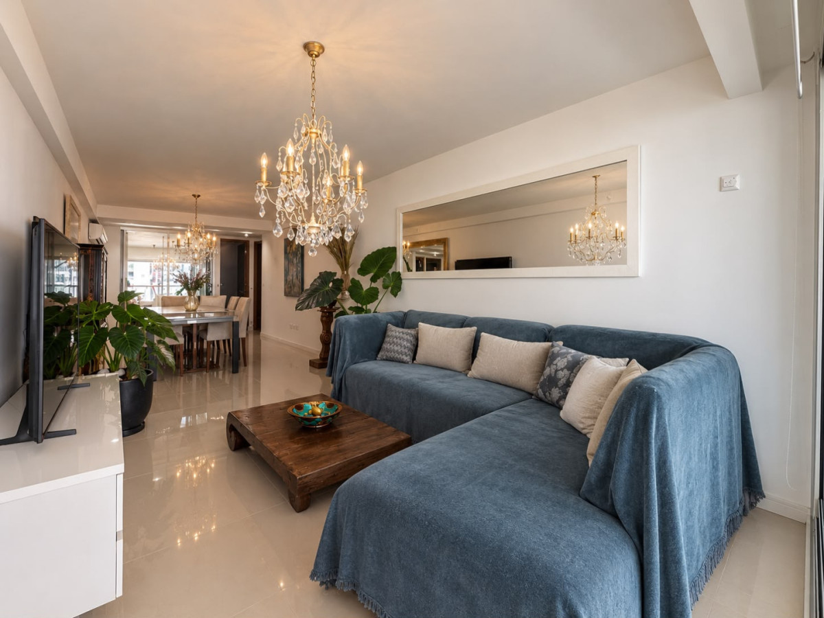 Departamento en Venta de 2 Dormitorios en Look Tower, Playa Brava Punta del Este