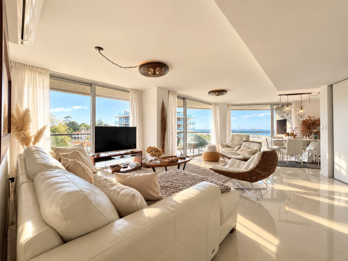 Departamento en Venta de 2 Dormitorios en Playa Mansa, Punta Del Este
