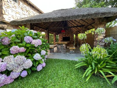 casa en venta de 3 dormitorios en pinares, punta del este. - jpa9179c