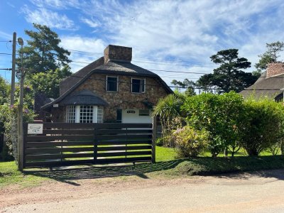 casa en venta de 3 dormitorios en pinares, punta del este. - jpa9179c