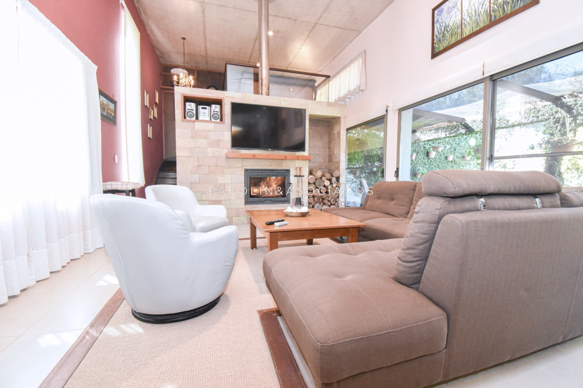 Casa en venta de 3 dormitorios en Marly, Punta del Este.