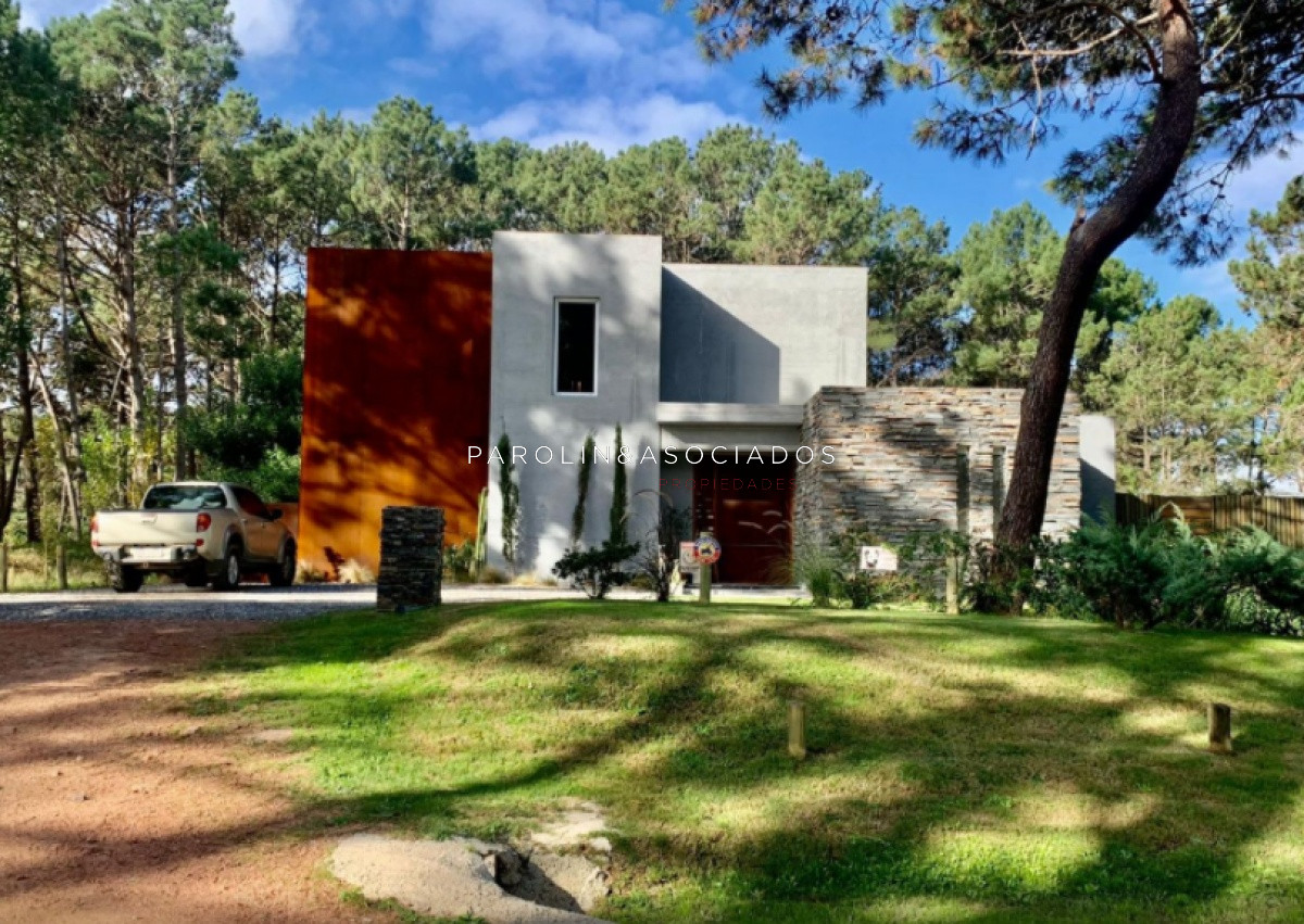 Casa en venta de 4 dormitorios en Montoya, Punta del Este.