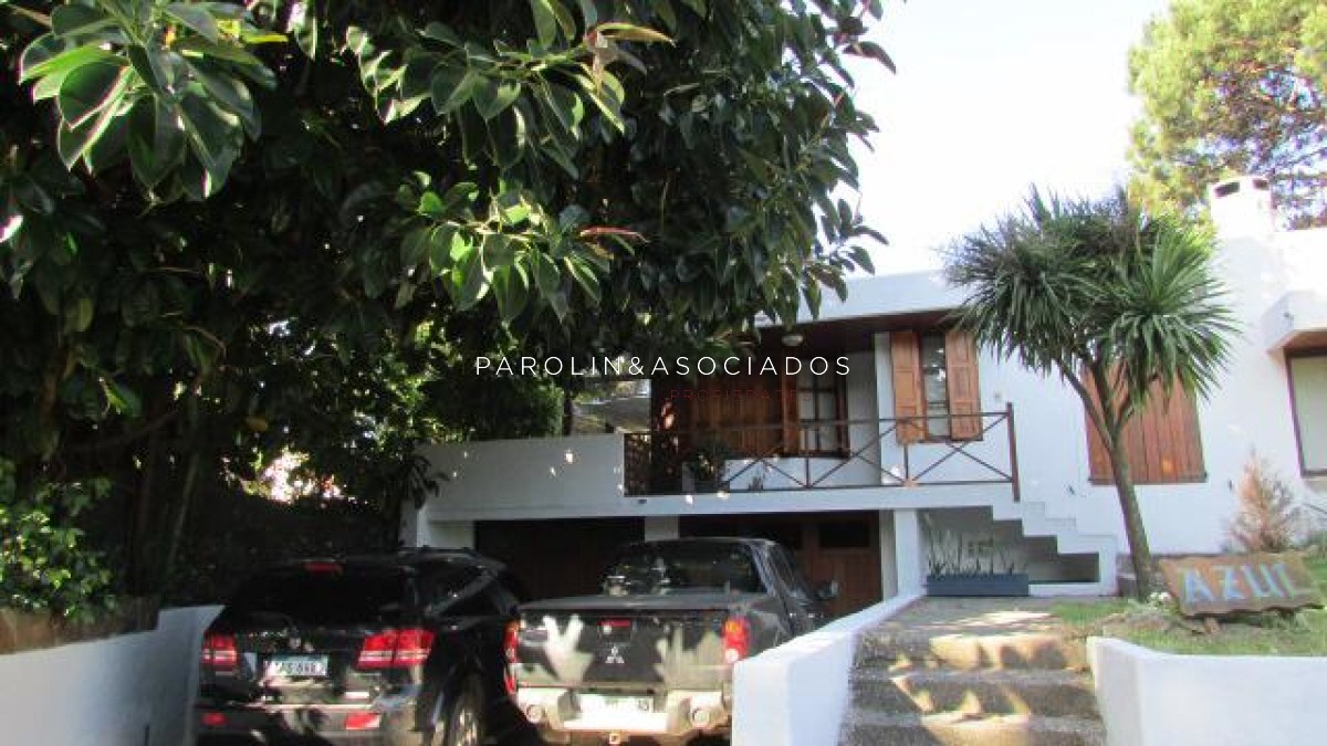 Casa en venta de 4 dormitorios en Jardines de Córdoba, Punta del Este.