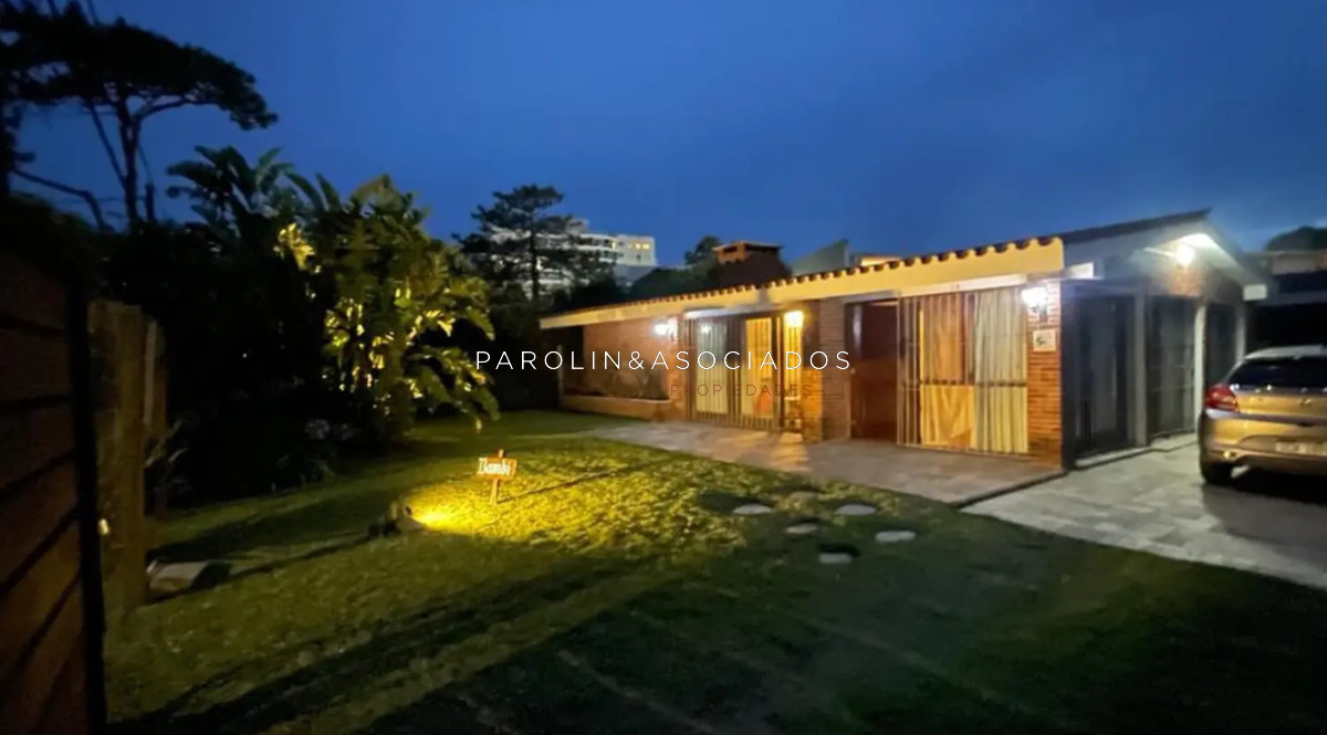 Alquiler Temporario de Casa con 4 Dormitorios en Aidy Grill, Punta del Este - JPA11460C
