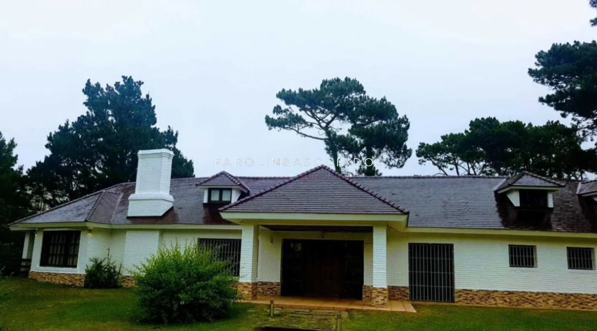 Linda casa en venta en Jardines de Cordoba, Punta del Este.