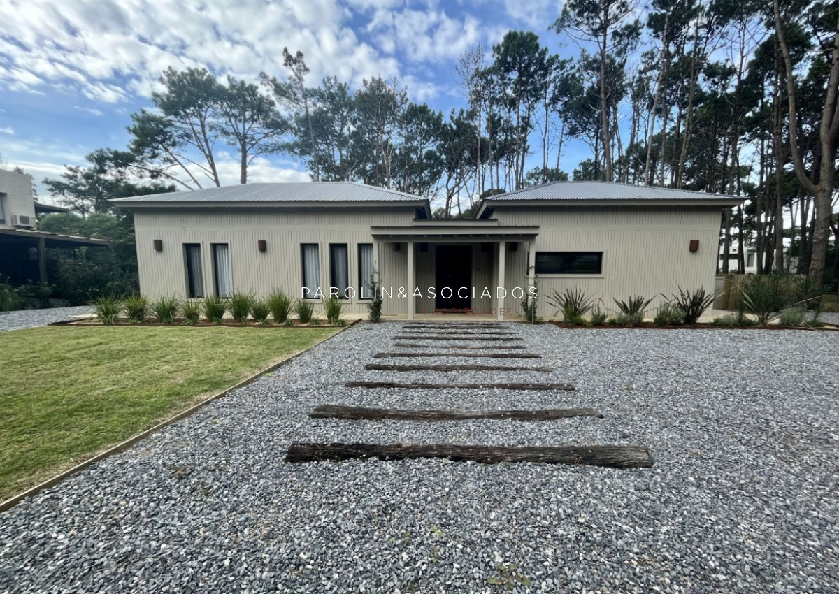 Casa en Venta de 3 Dormitorios en Barrio Privado Laguna Blanca, Punta del Este