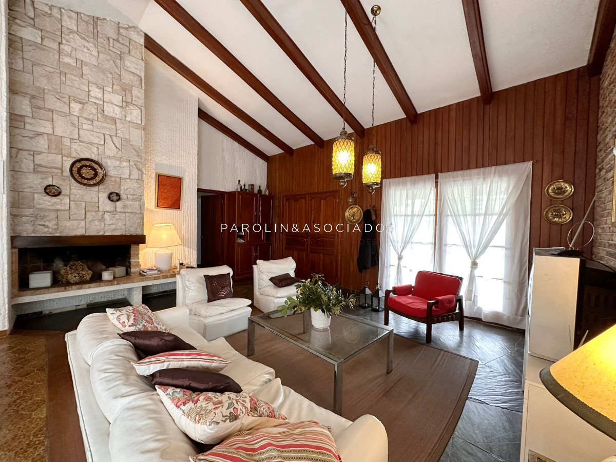 Casa de 3 dormitorios + dependencia de servicio en venta en Mansa, Punta Del Este.