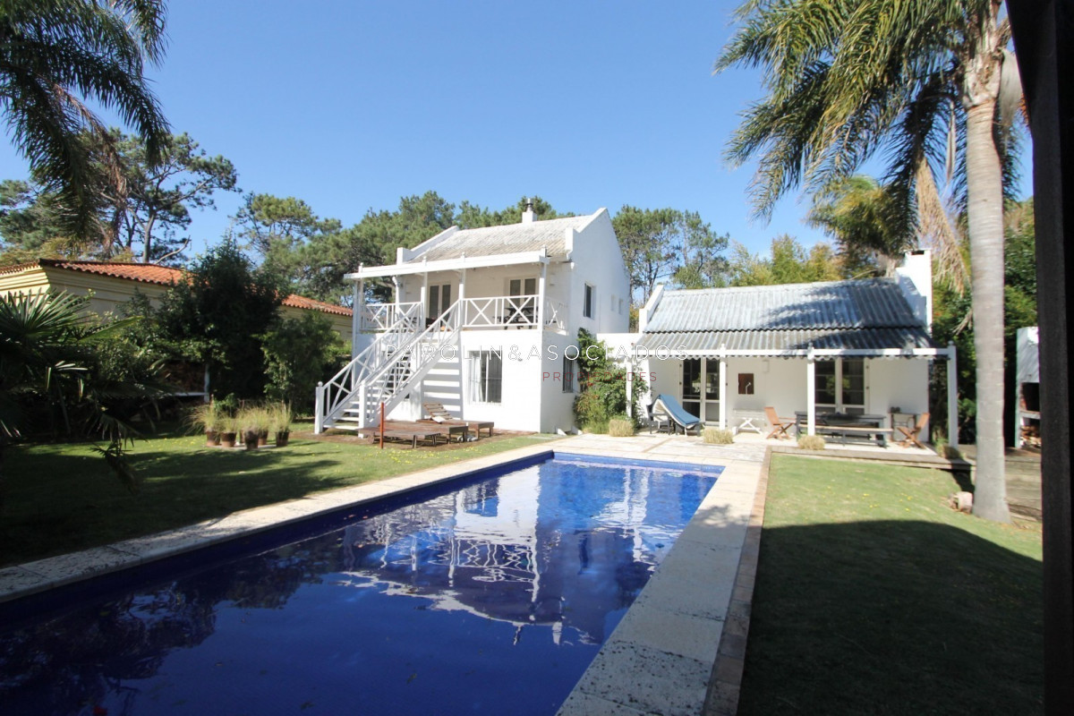 Casa en venta de 3 dormitorios en Montoya, Punta del Este.