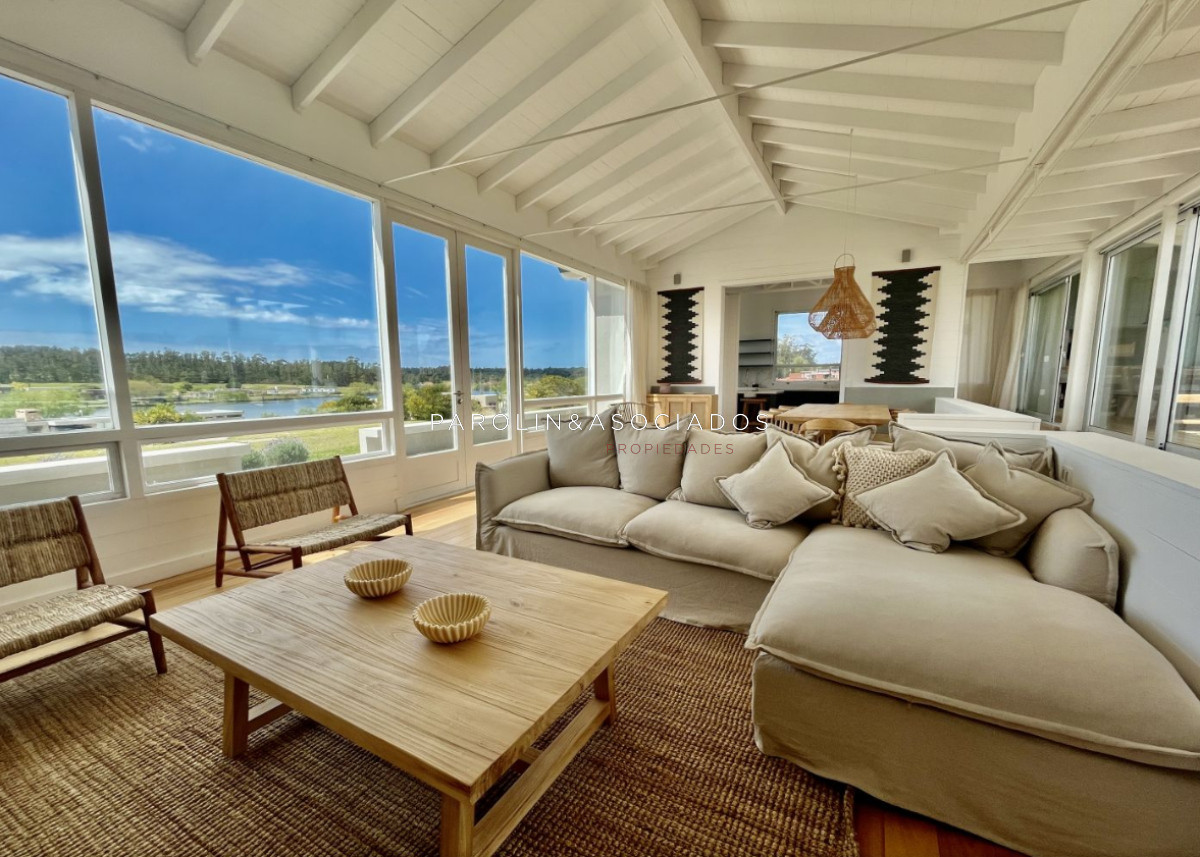 casa en alquiler temporario de 4 dormitorios en pueblo mio, punta del este  - jpa7162c