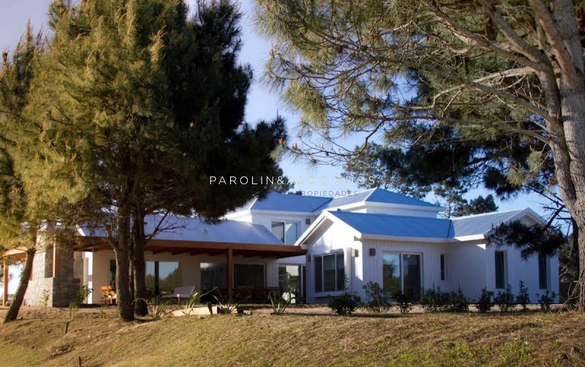 Hermosa casa en venta con amplio Jardín, Pinar del Faro