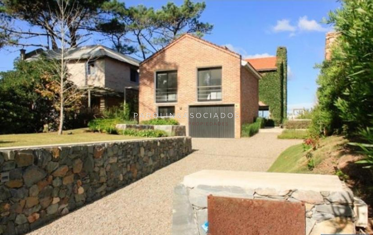 Casa en venta de 3 dormitorios en La Barra, Punta del Este.