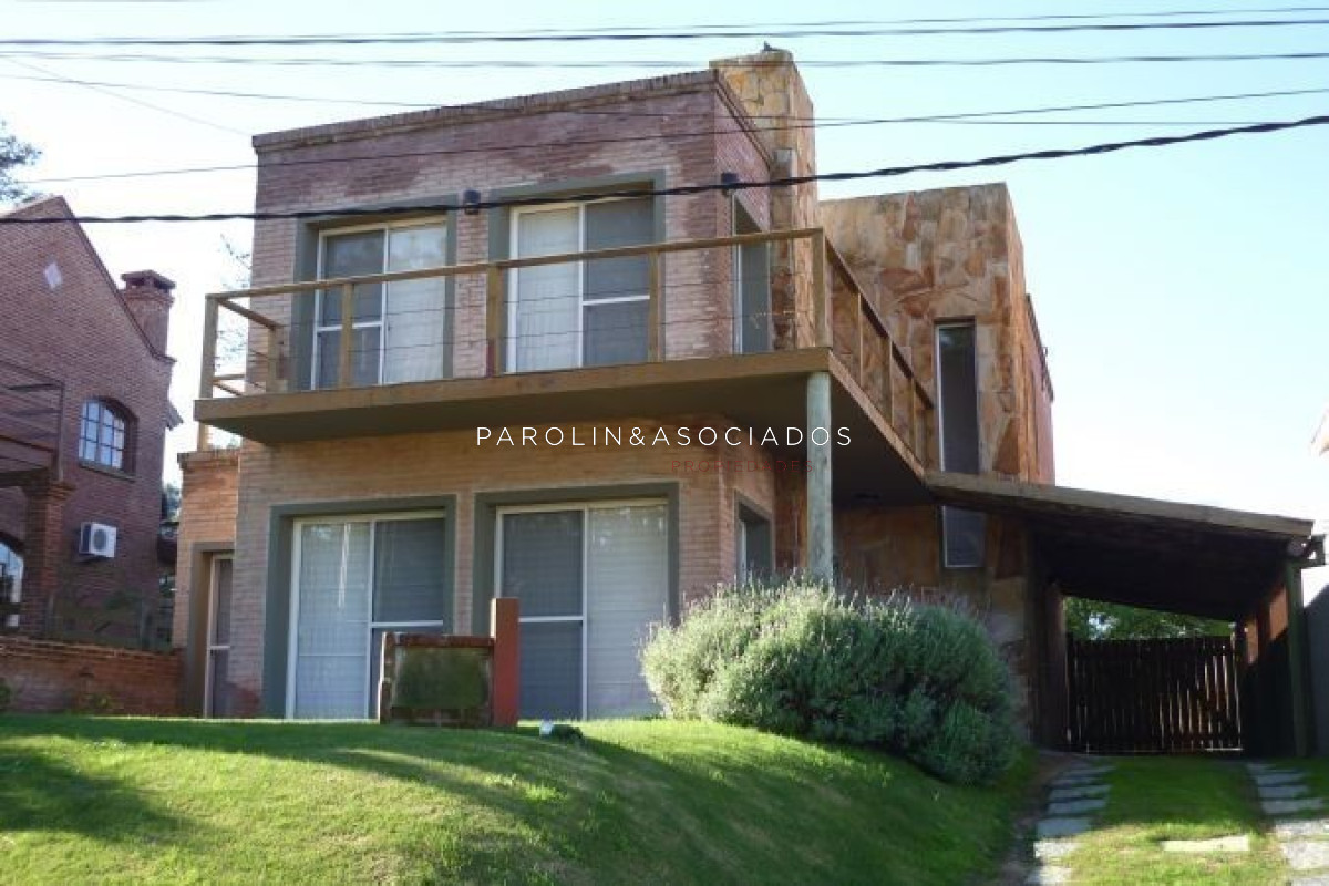 Casa en venta de 4 dormitorios en Montoya, Punta del Este.
