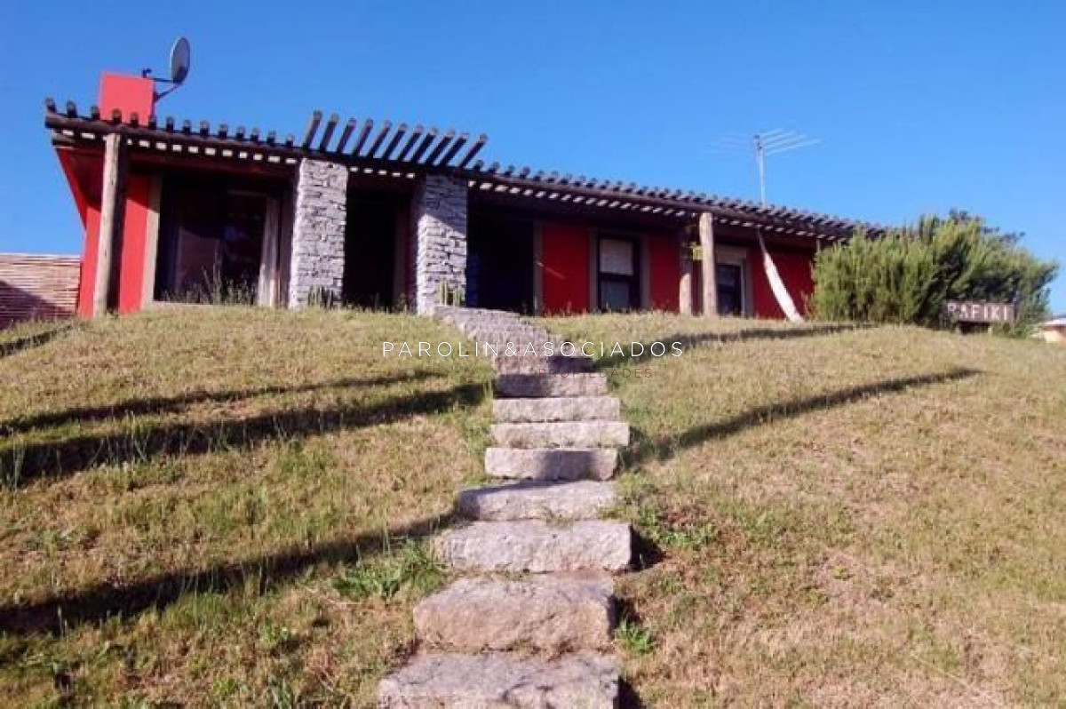 Linda casa en venta en Manantiales, Punta del Este.
