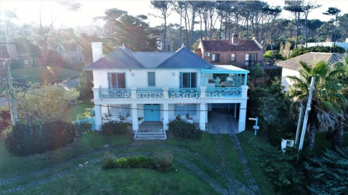 Excelente casa en venta a dos cuadras del mar, Punta del Este.